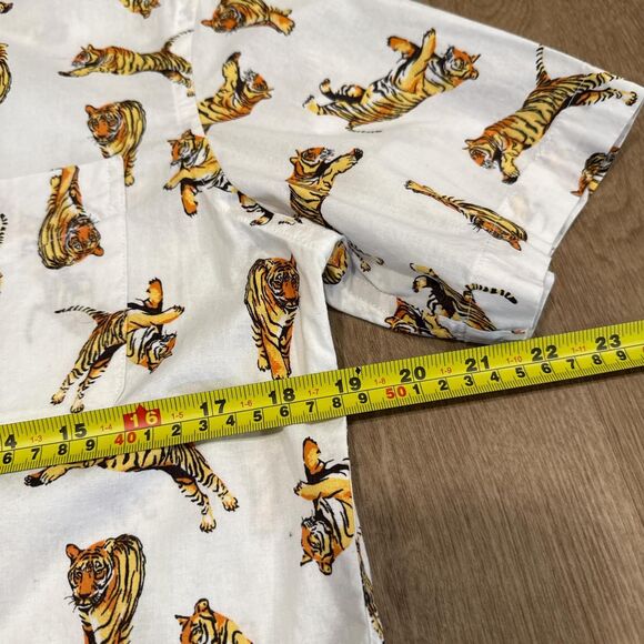 Tiger print men's button-up Size S - Picture 4 of 4